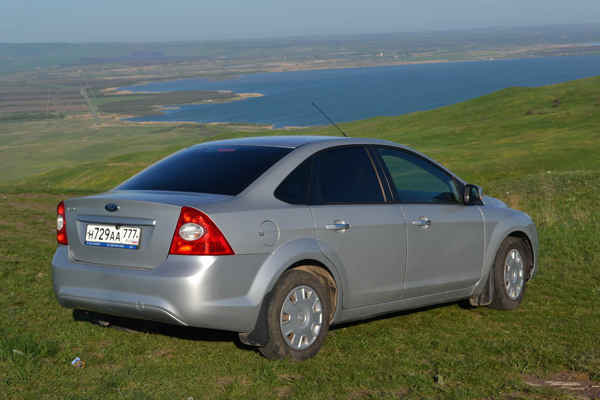 Фокус 2 седан. Ford Focus 2009 седан. Форд фокус 2009 года седан. Ford Focus 2009 седан серебристая. Форд фокус 2 2009.