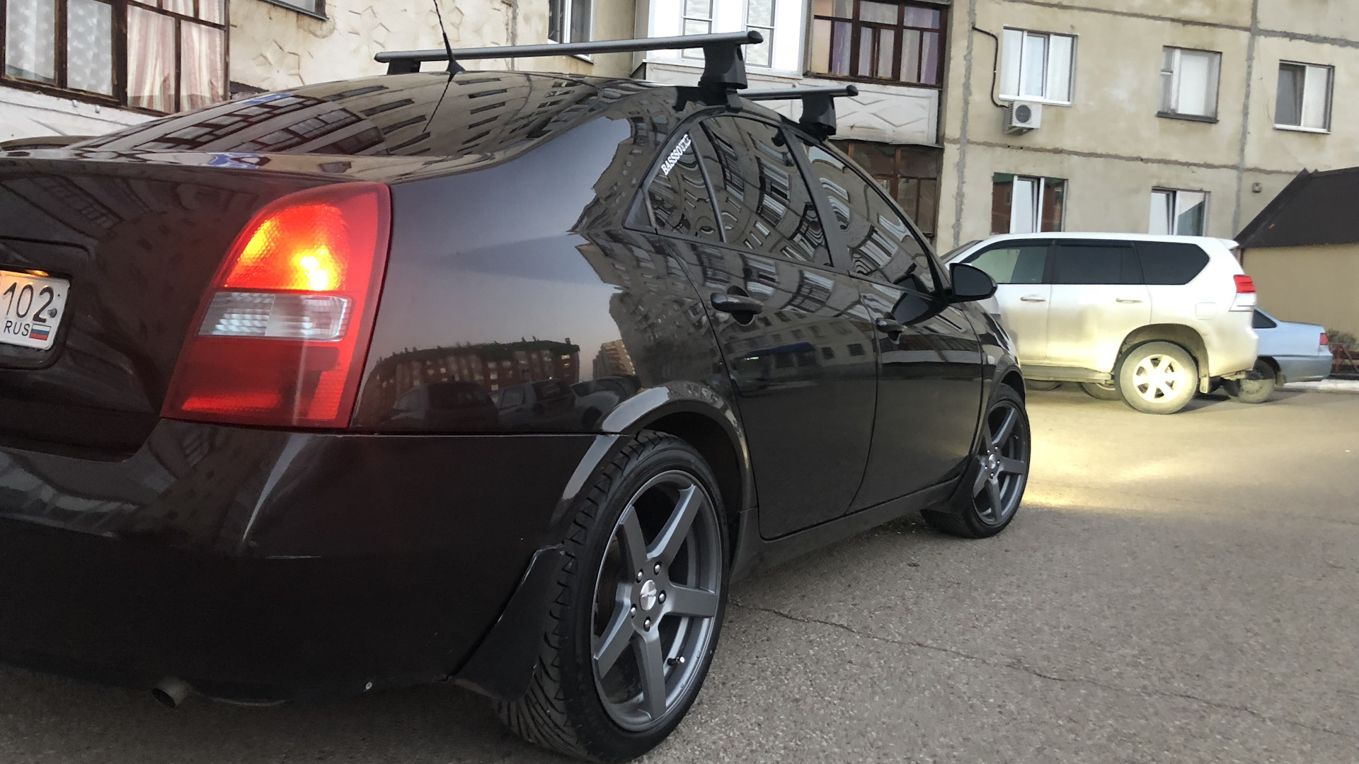 Nissan primera p12 на литье. Nissan p12 диски r18. Nissan primera p12 на литье r17. Primera p12 r18.