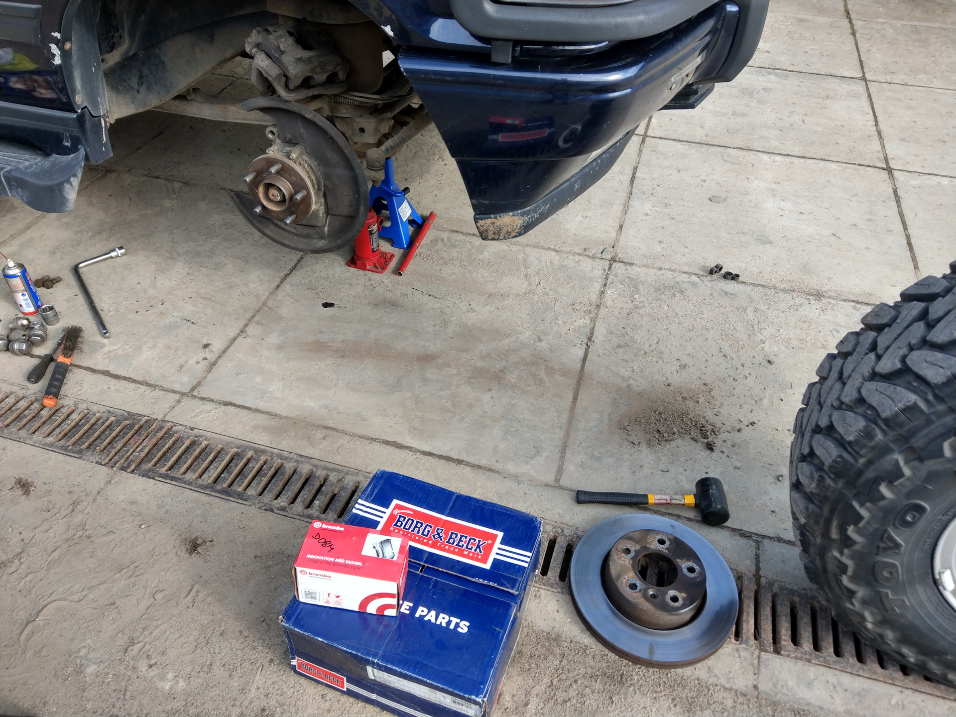 Наверно потому что скачать припев