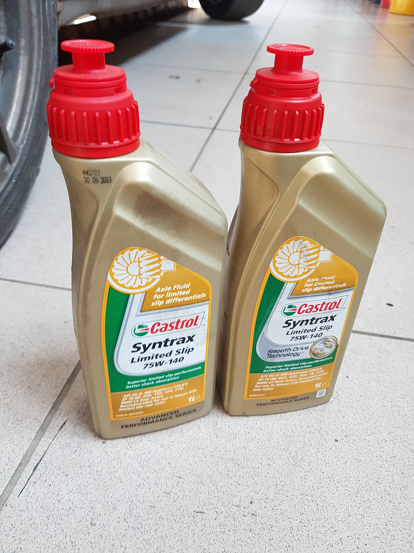 Жидкость в задней. Castrol 75w140 LSD. Масло редуктор 75-140 Mercedes. Масло для заднего редуктора Тойота. Масло в редуктор Mark 2 100.