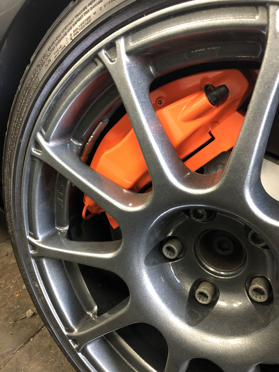 Тормоза Audi R8, Lamborghini brakes orange — Audi S4 (B5), 2,7 л, 1999 года  | тюнинг | DRIVE2