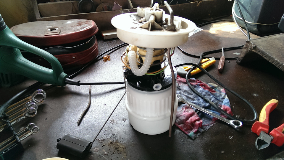 Замена топливного фильтра - Mazda 3 (1G) BK, 2 л, 2007 года своими руками DRIVE2