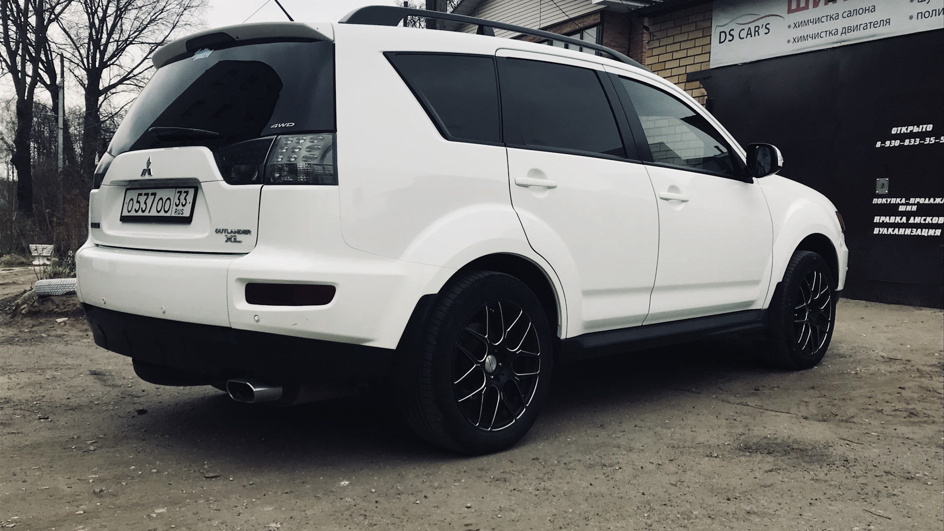 Xl white. Mitsubishi Outlander XL White. Mitsubishi Outlander XL черная крыша. Outlander XL белый. Митсубиси Аутлендер ХЛ белый.