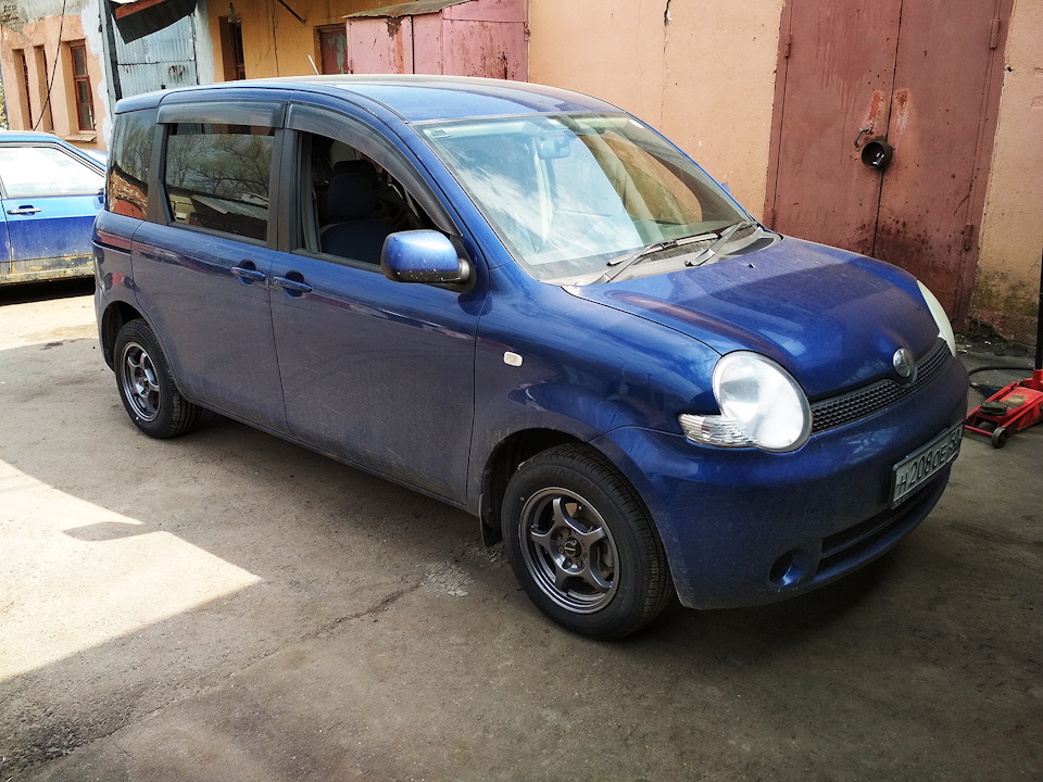 Toyota Sienta 2003 года