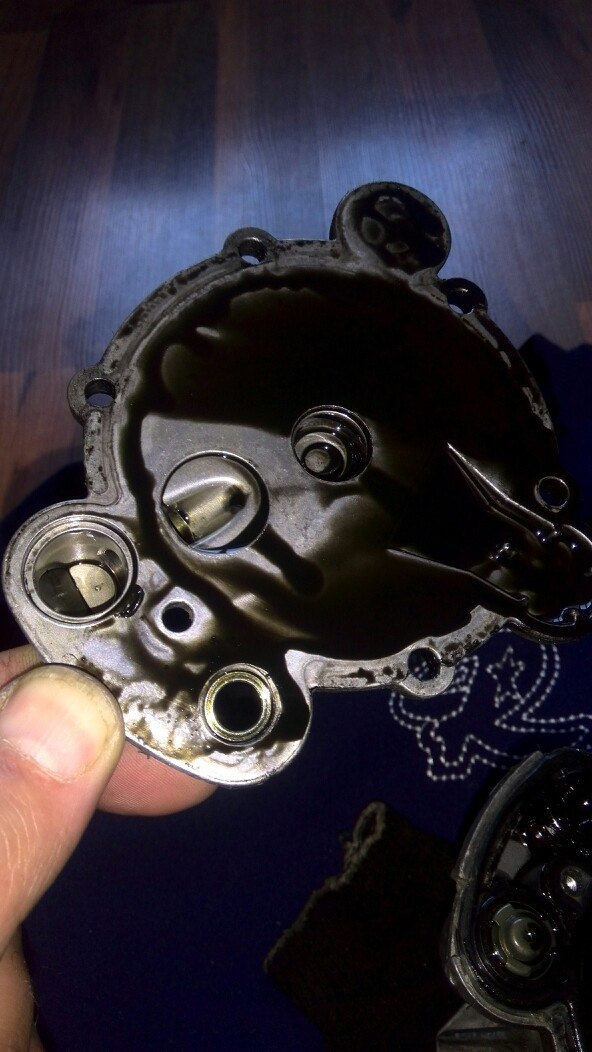 Неисправность вакуумного насоса. — Volvo 760, 2,4 л., 1988 года ...