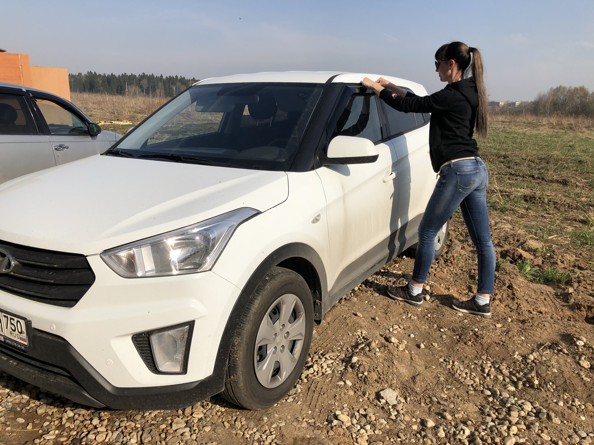 Купить крету ростов. Белая Крета в бункере. Hyundai Creta белый ракурсы для брендирования. Крета с прицепом. Пикап Крету.