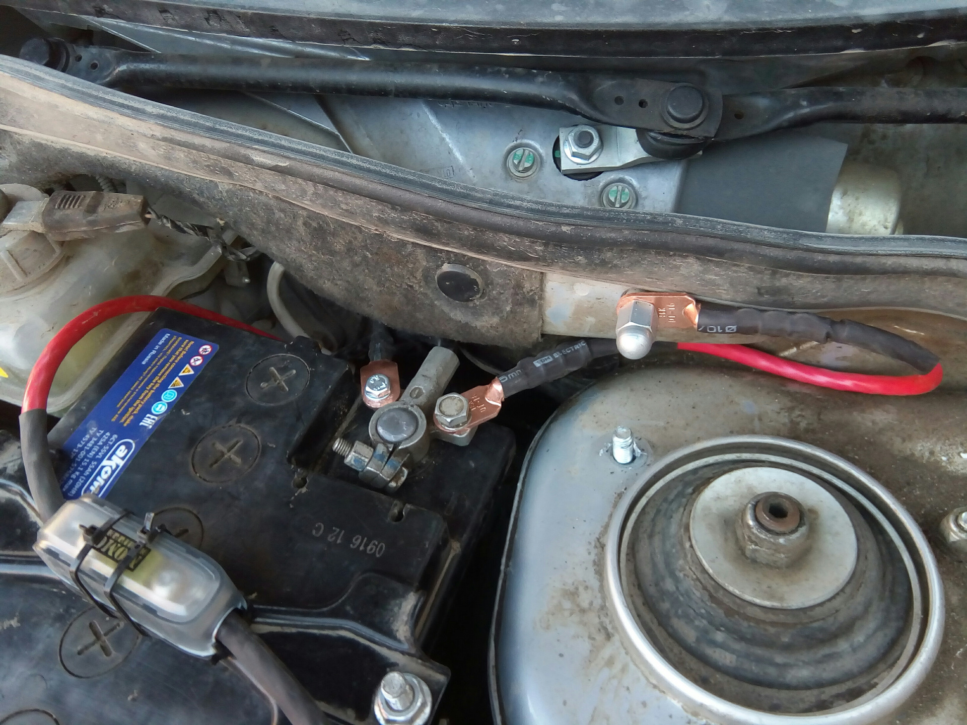 Прокладка новых силовых кабелей к усилку — Datsun on-Do, 1,6 л., 2016 ...