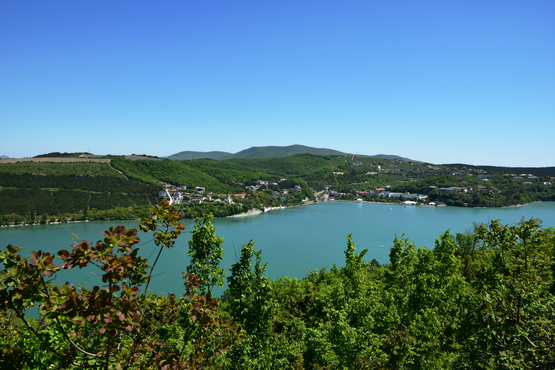 Абрау дюрсо село фото. Абрау Дюрсо Краснодарский край. Абрау Дюрсо озеро. Абрау Дюрсо ландшафт.