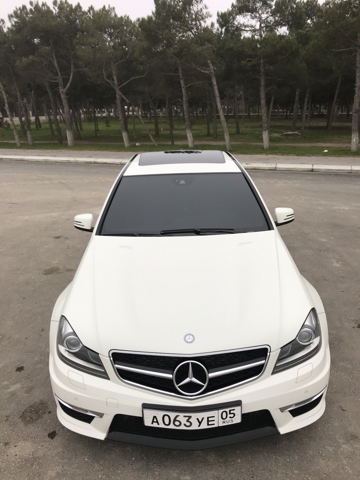 Mercedes c63 AMG тонированный в круг