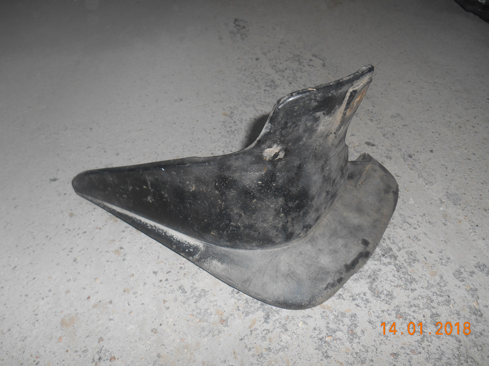 Брызговики мазда МХ6 продам или обменяю на точно такиеже только для 626 ...