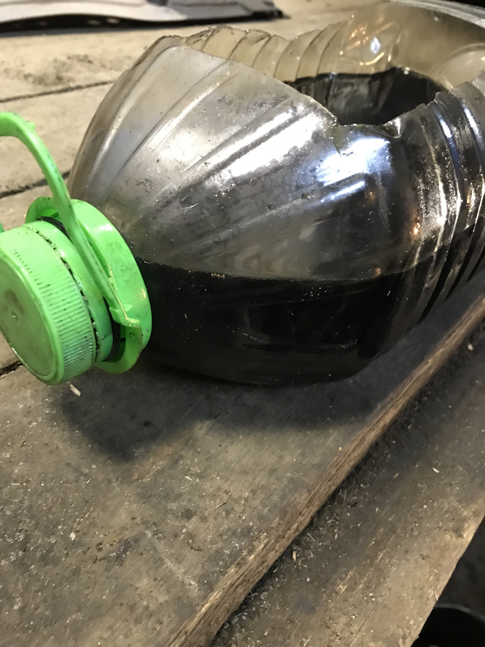 Старое масло очень темное — Nissan Qashqai (1G)