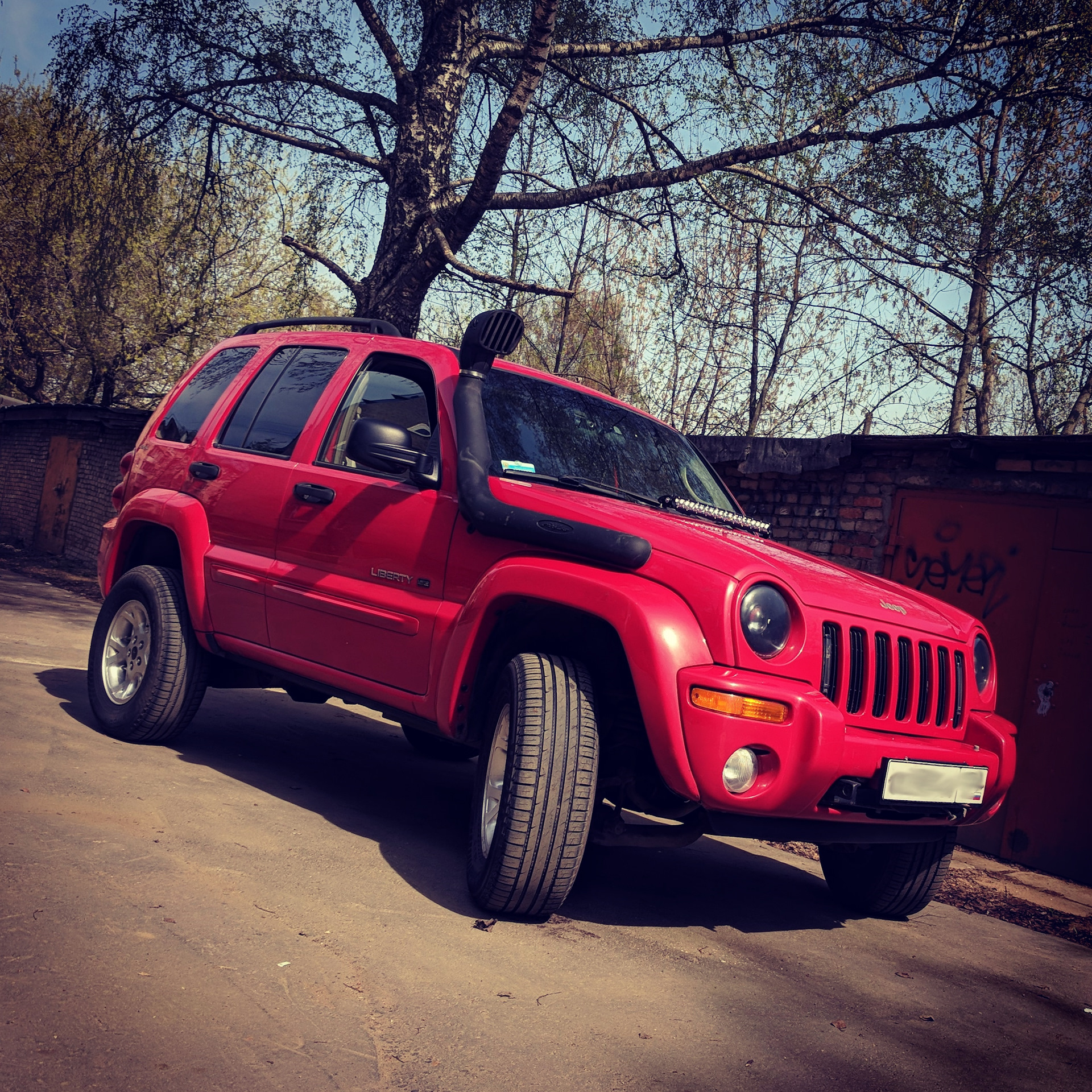 Jeep liberty kj. Джип Чероки красный. Jeep Cherokee KJ красный. Jeep Cherokee KJ 3.7. Jeep Liberty красный.