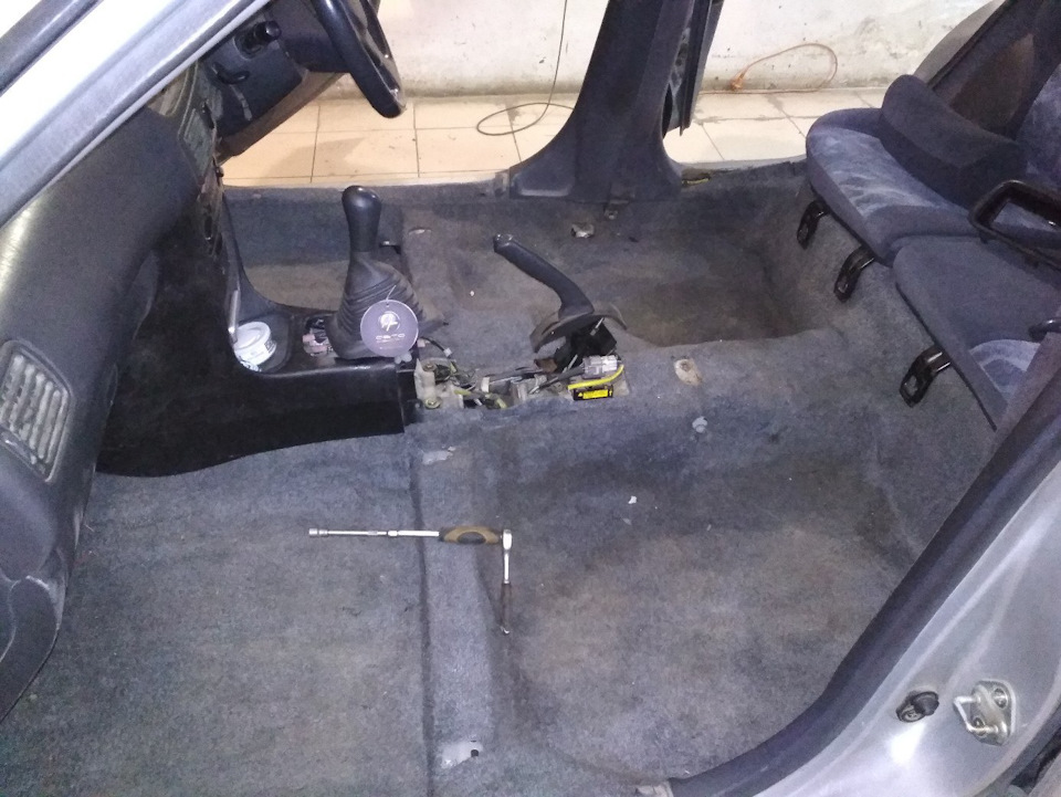 34. Перенос Акб в багажник. — Toyota Sprinter Carib (111), 1,8 л, 1997 ...