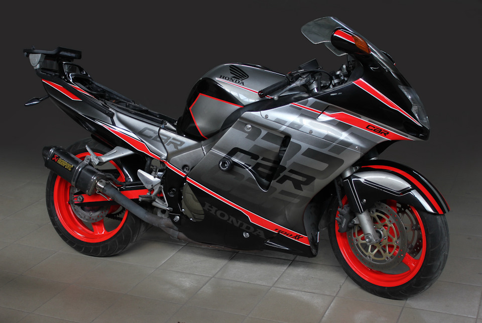 Аэрография на мотоцикле Honda cbr1100xx