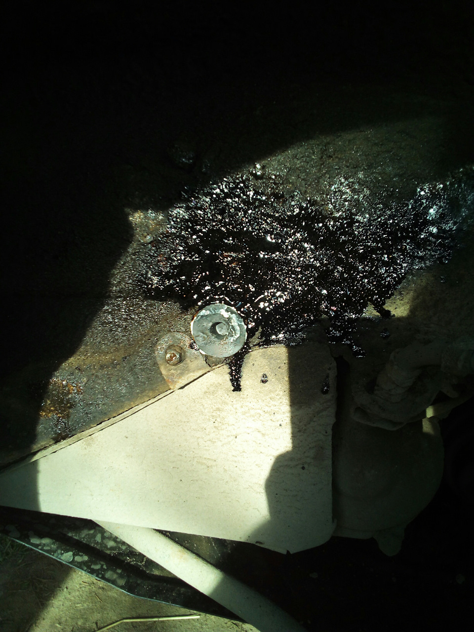 Маёвка. Чистка и заливка раст стопом и битумом. — Lada 21083, 1,5 л ...