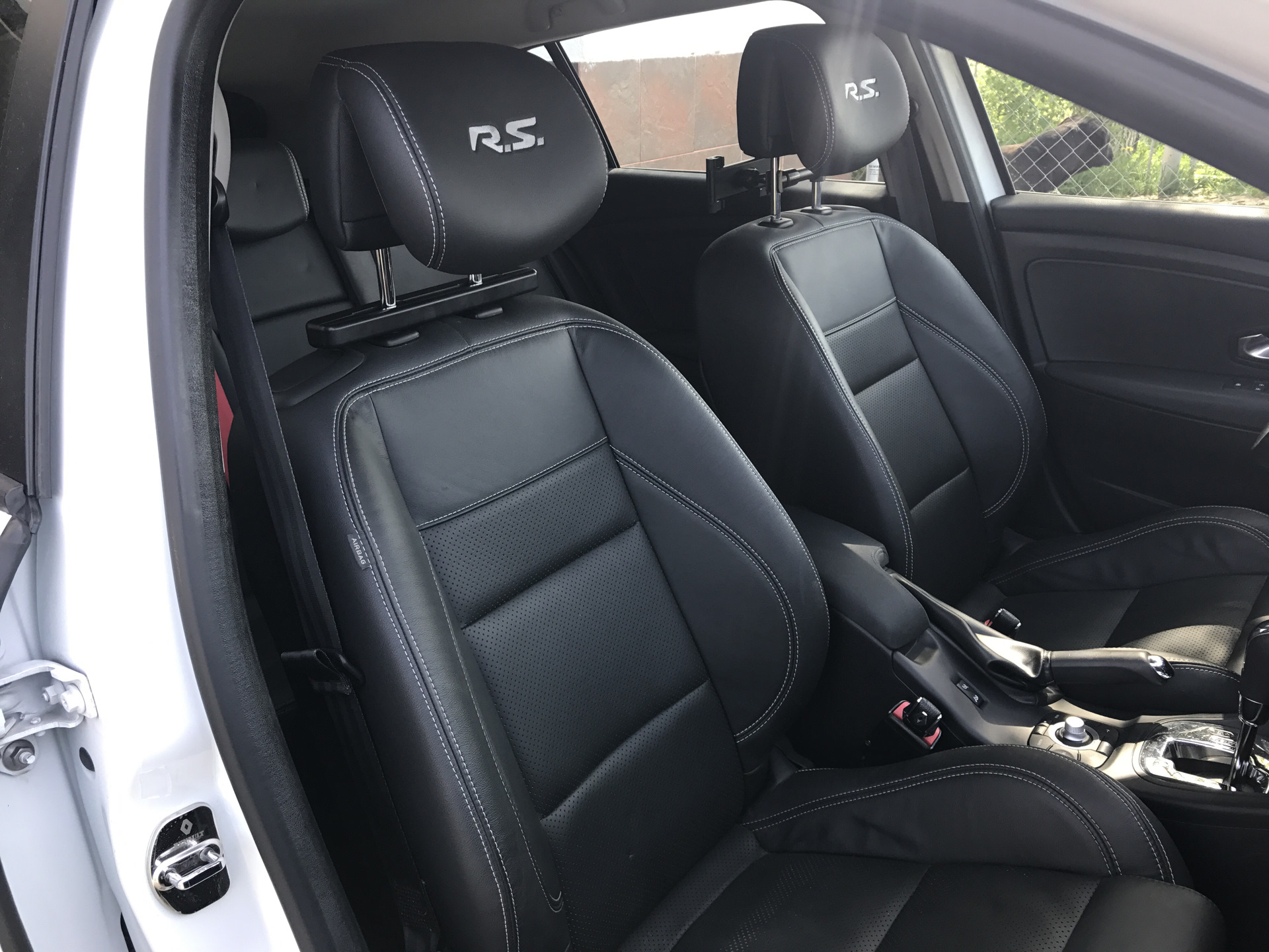 сиденья renault megane rs. сиденья renault megane rs. Renault megane сиденье. рено меган 3 купе салон. Renault megane сиденье.