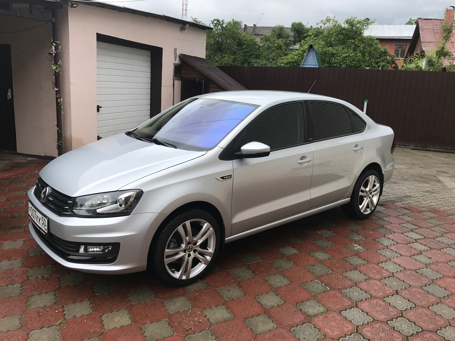 Volkswagen Polo r sedan