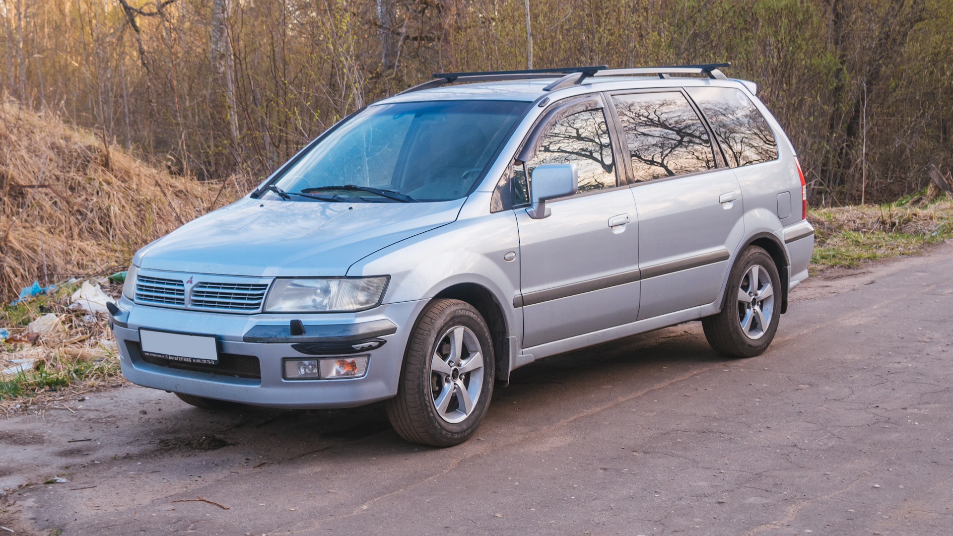 Space wagon. Митсубиси Спейс вагон 2003. Mitsubishi Space 2 Wagon 2003. Mitsubishi Space Wagon III. Mitsubishi Wagon 2003.