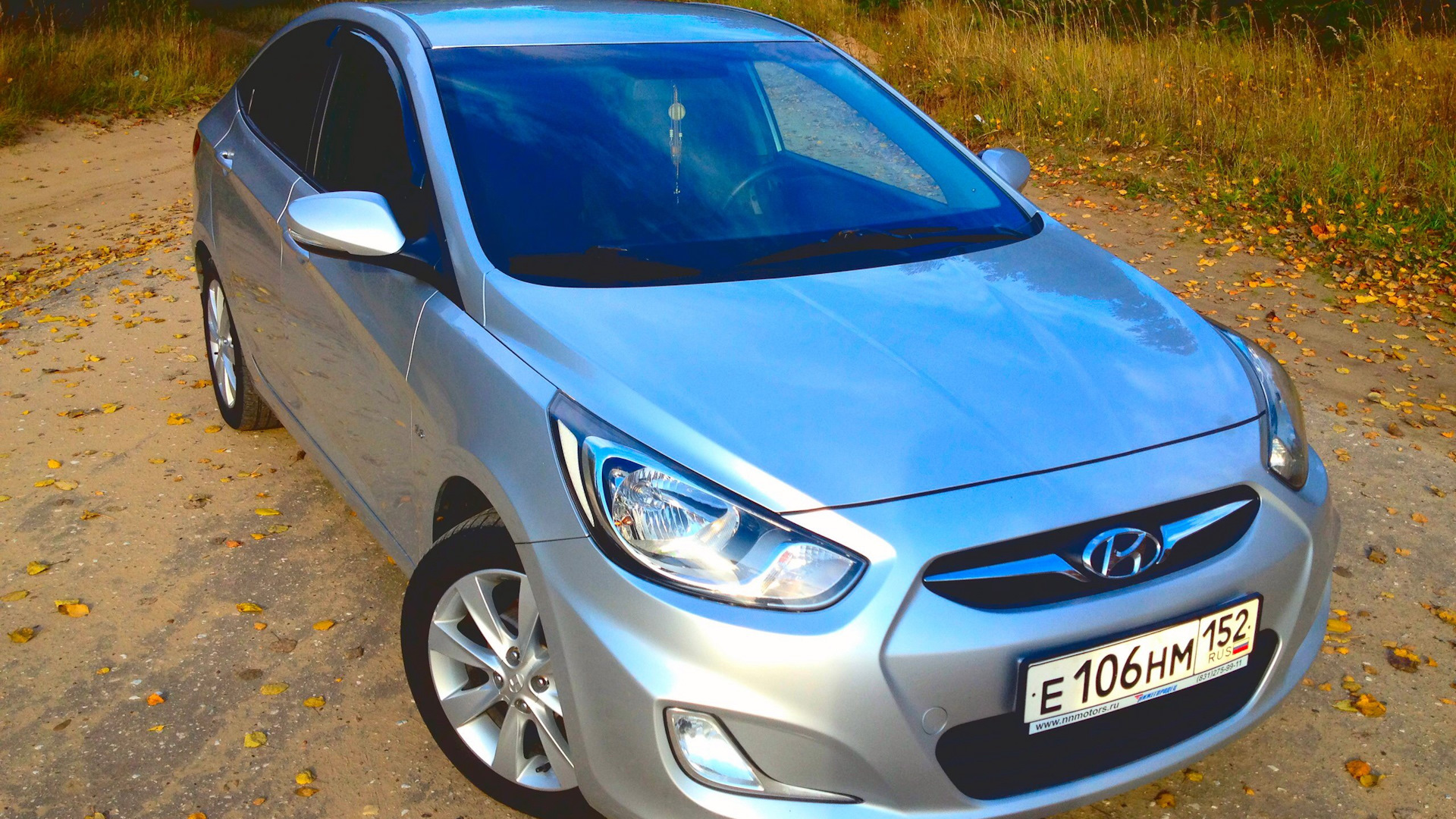 Solaris отзывы. Машина Хендай Солярис 2. Hyundai Solaris 2012 1.6 at серебристый хэтчбек. Небесный цвет Solaris. Хендай Солярис отзывав.