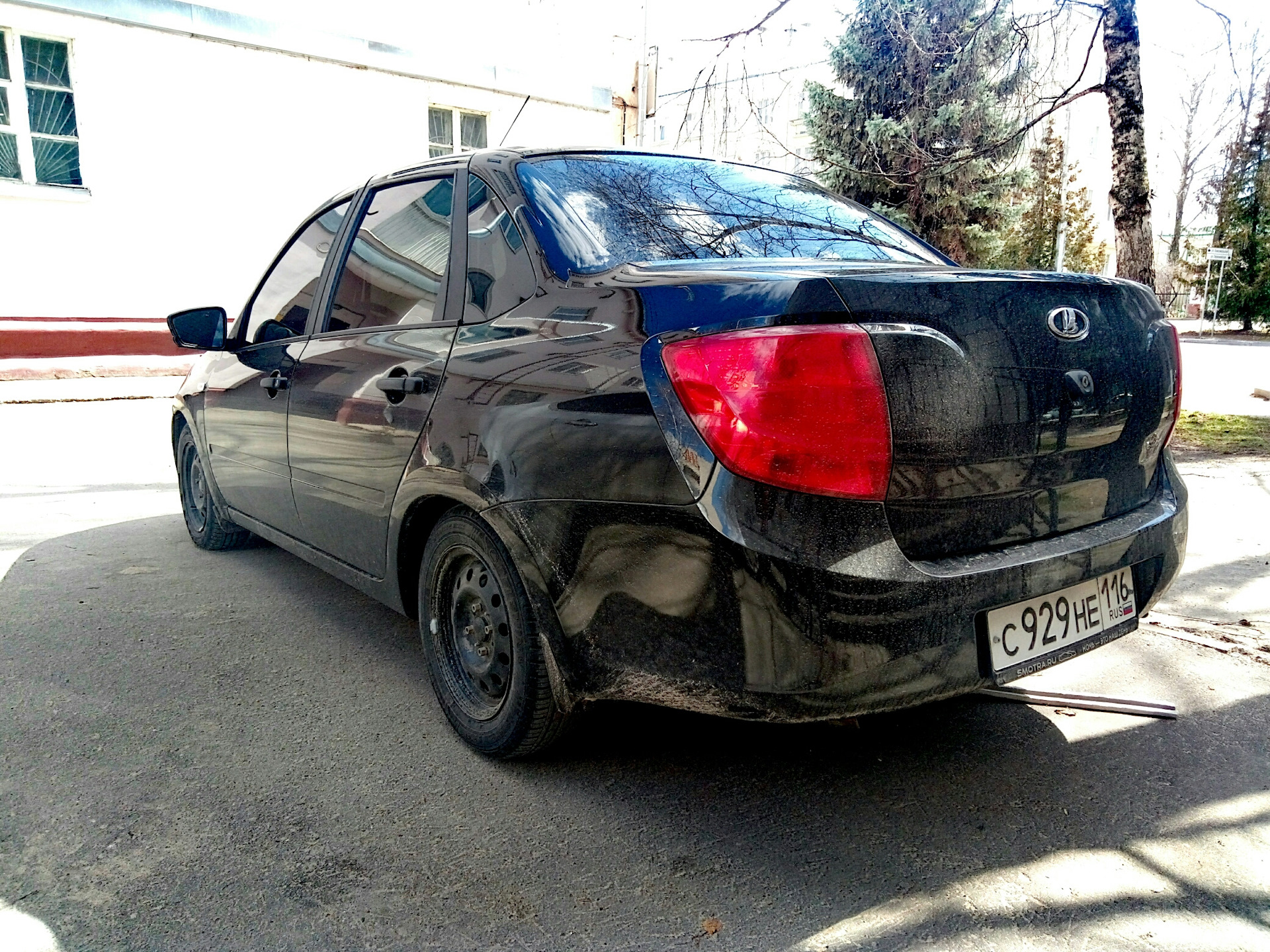 Заклеил задние фонари — Lada Гранта, 1,6 л., 2017 года | аксессуары ...