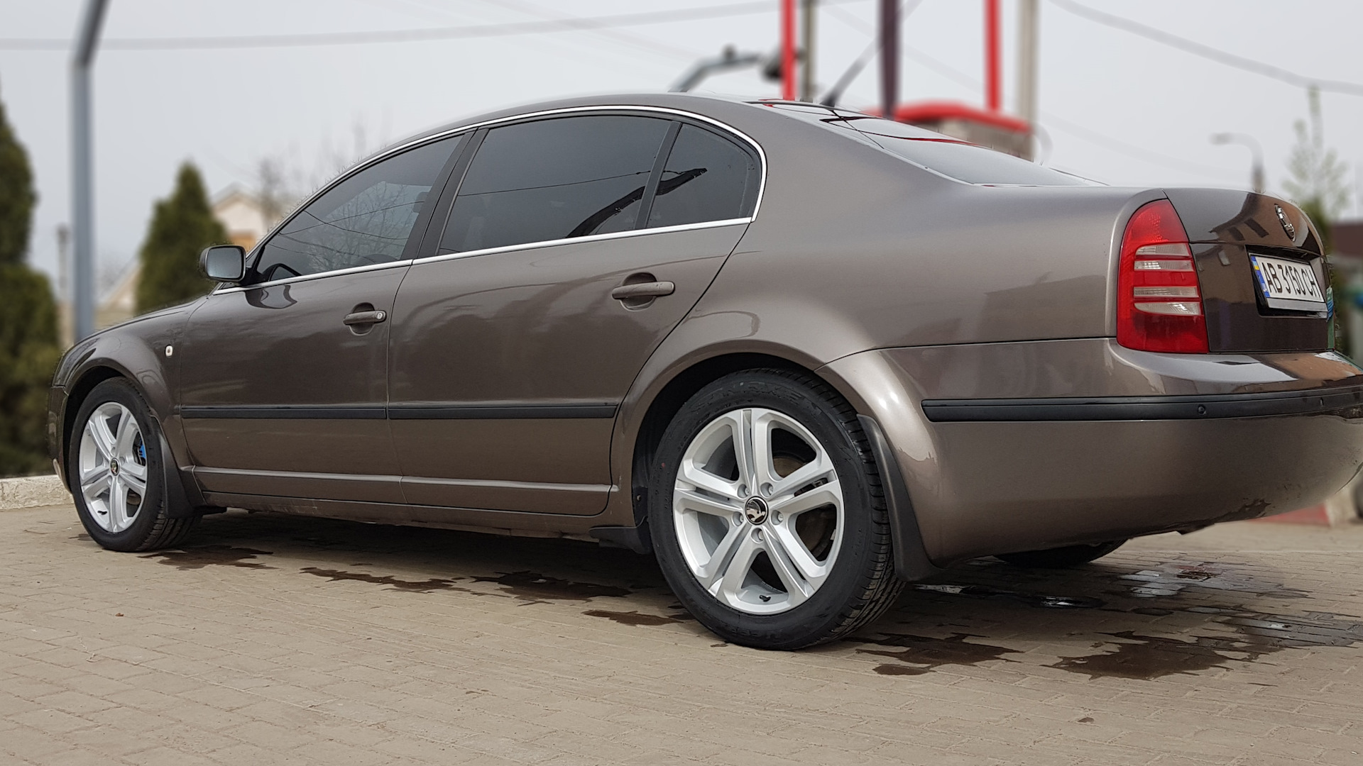 Есть ли диска. Skoda Superb 225/55 r17. 225/50 R17 Skoda Superb 2. 225 50 17 На Суперб 1. Диски Skoda Superb mk1.