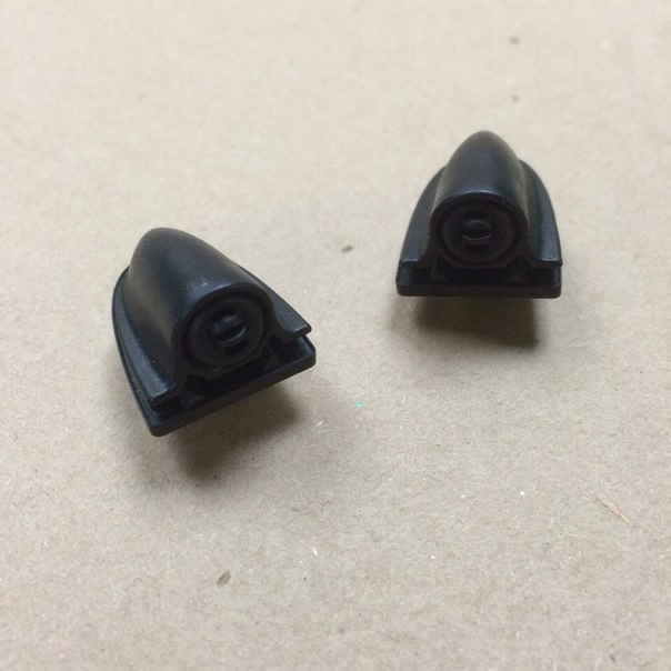 Форсунки веерные шеви нива. Форсунка омывателя ваз 2123. Веерные форсунки шевроле нива. Форсунка омывателя нива тревел. Форсунка стеклоомывателя нива 21214.