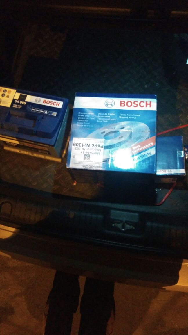 Плановая замена задних колодок и тормозных дисков — Peugeot 308 (1G), 1 ...