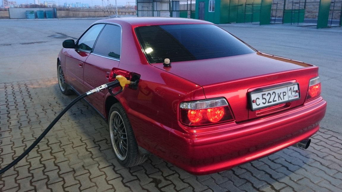 Toyota Chaser 100 красный