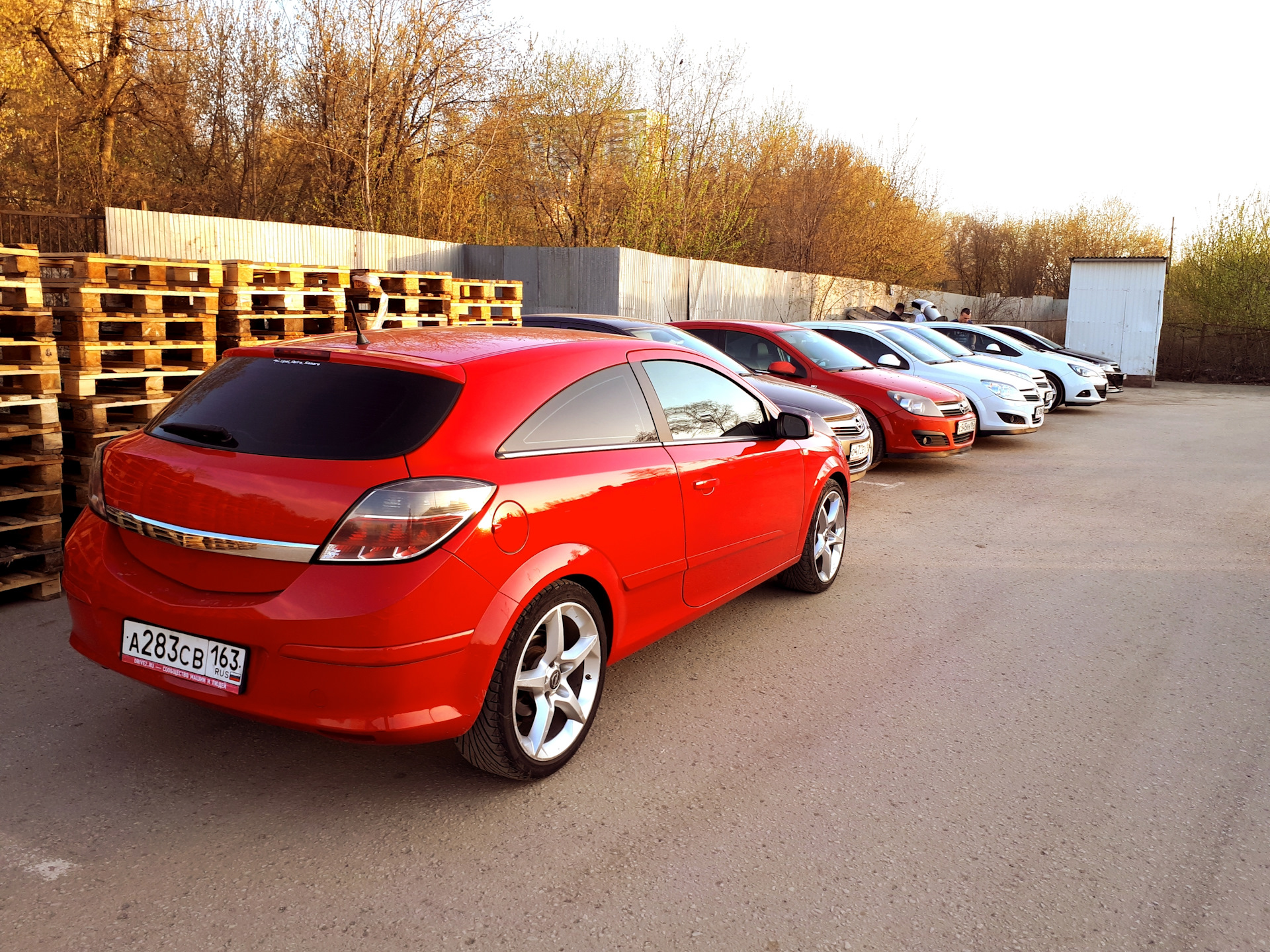 Opel Astra h 2008 красная