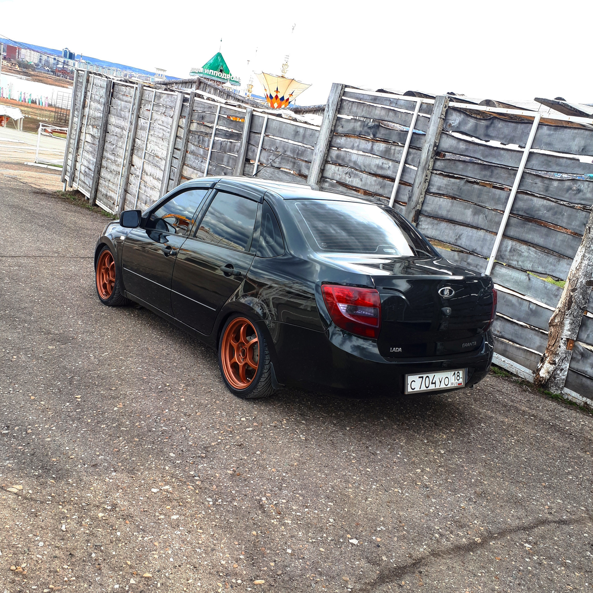 лада гранта седан черная 2022. черная лада гранта на 16 дисках. лада гранта r14. черные диски на гранту. слик l187 гранта.