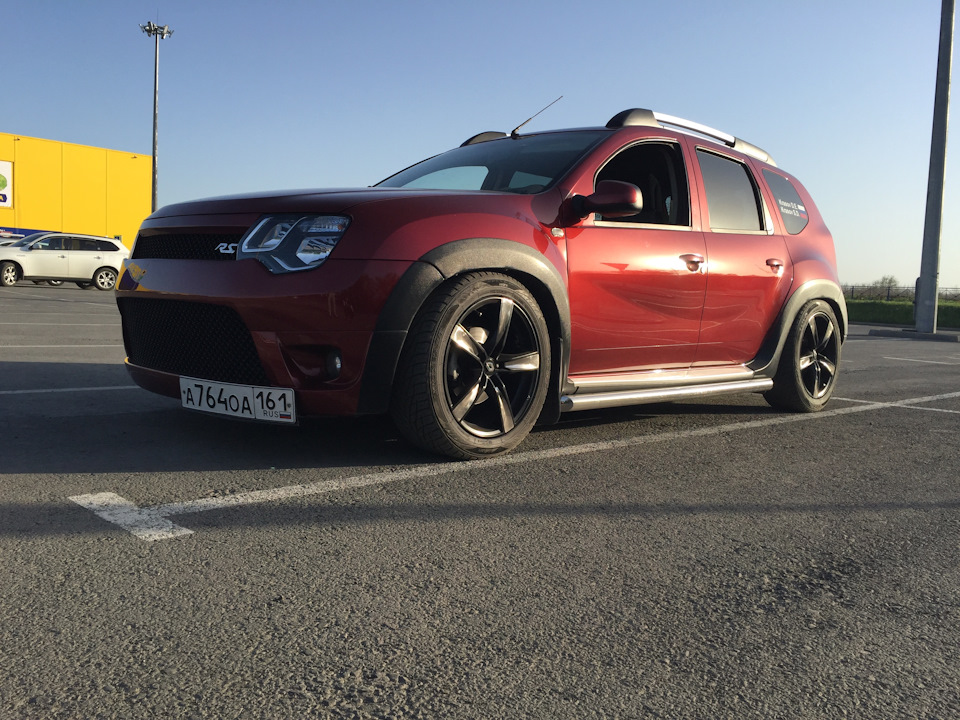 Renault Sandero stance