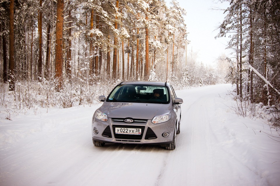 Холодно форд фокус. Ford Focus 2 зимой. Зимний Форд фокус 3. Форд фокус 3 зимой. Форд фокус 3 хэтчбек зимой.