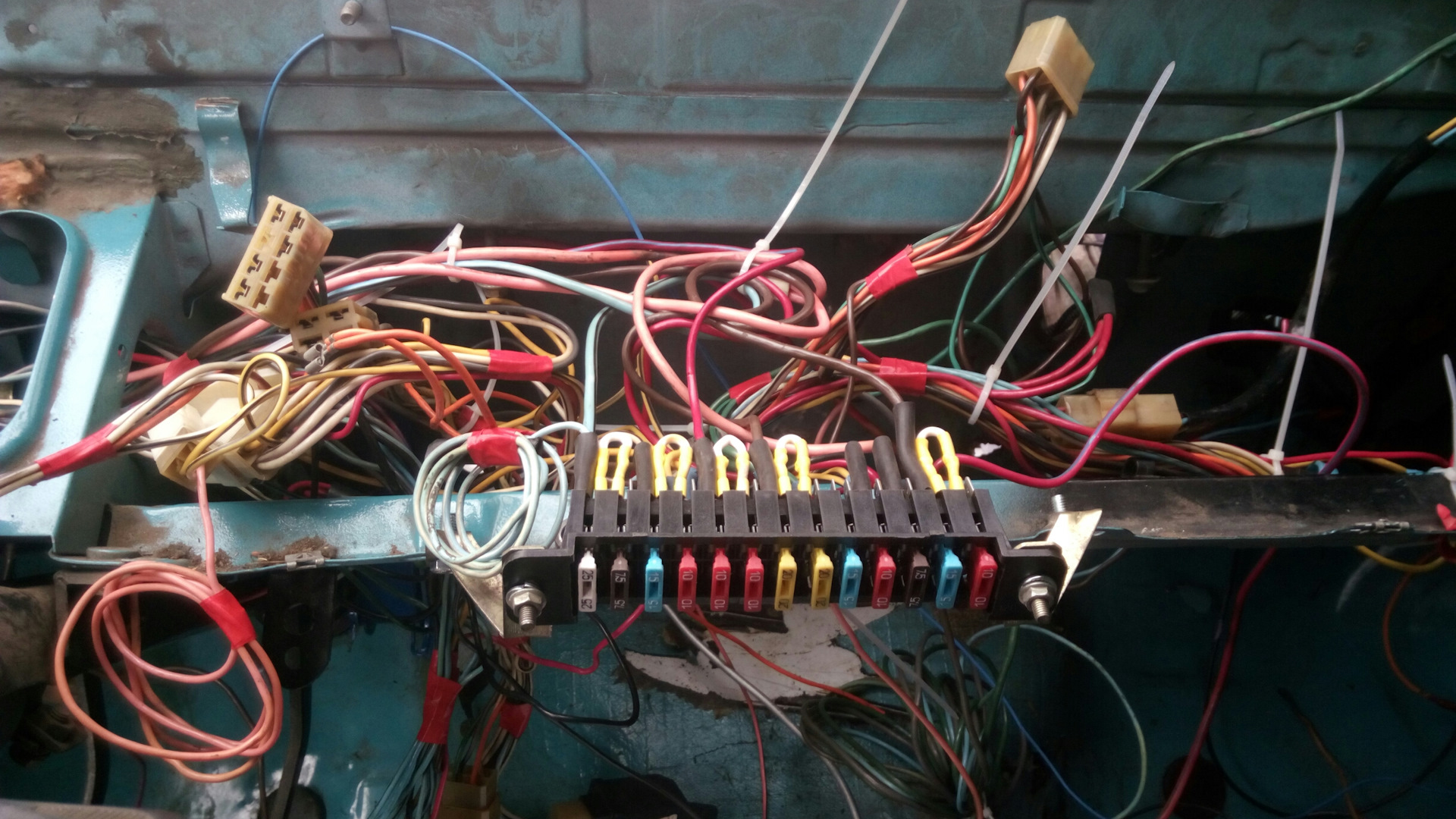 Перенос предохранителей в середину салона ваз 2106 - Lada 21063, 1,6 л, 1991 год