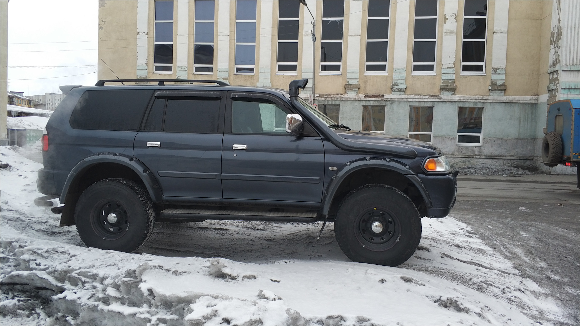 Арки паджеро 1. Mitsubishi Pajero Sport 1 расширители арок. Расширители Паджеро спорт 1. Расширители арок Митсубиси Паджеро спорт 1. Расширители Mitsubishi Pajero Sport 1.