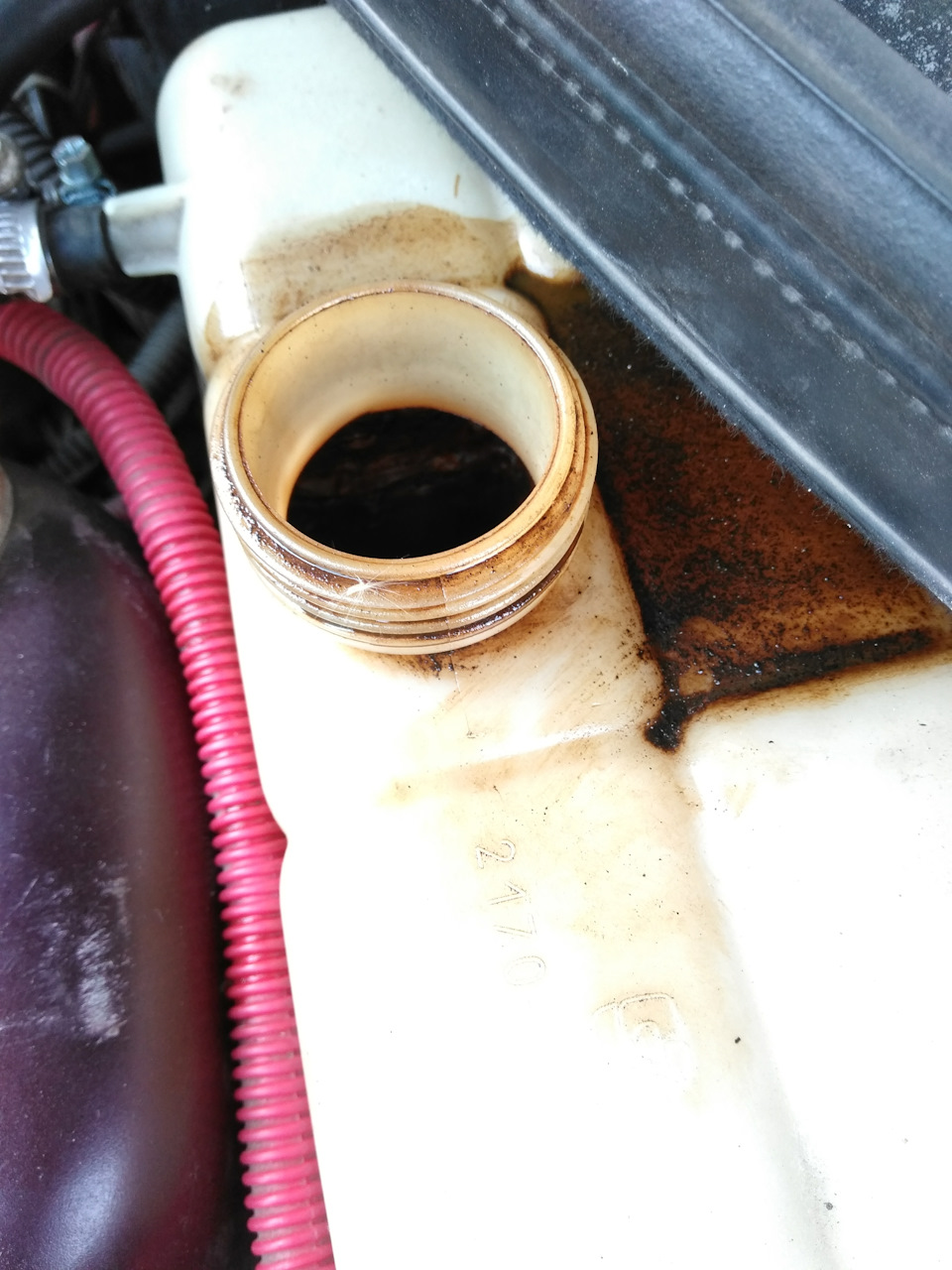 Выдавливает тосол из бачка — Lada Приора седан, 1,6 л, 2008 года ...