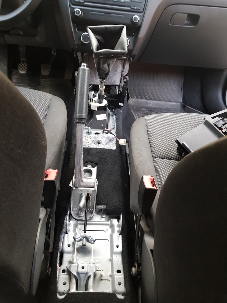 Как снять подлокотник шкода Установка подлокотника - Skoda Octavia A7 Mk3, 1,2 л, 2014 года стайлинг DRIVE2