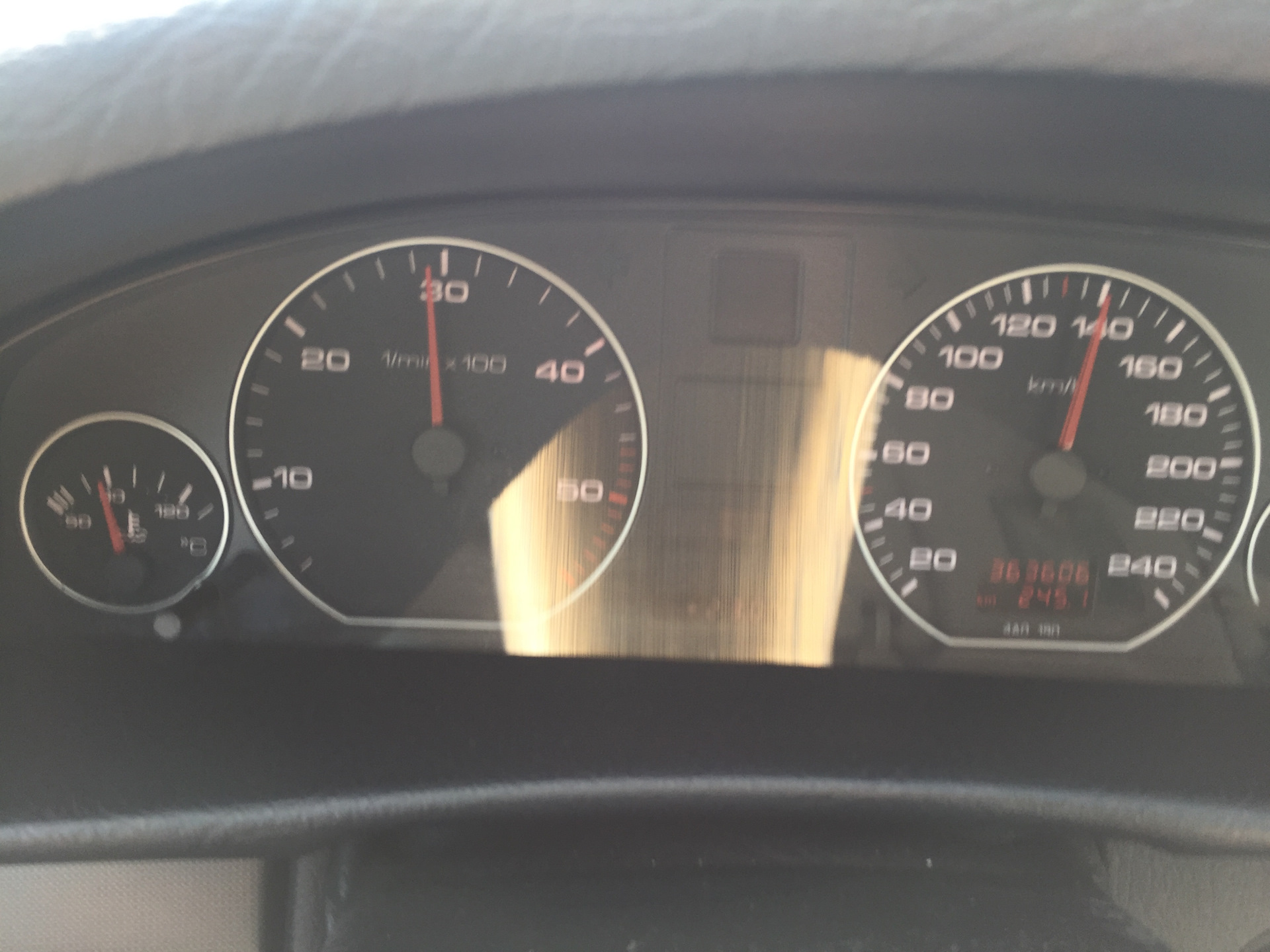 Спидометр ауди а6. Приборка audi a6 c5. Бортовой компьютер ауди а6 с5. Греется ауди а6 с5. Датчик температуры ауди а4 б6.