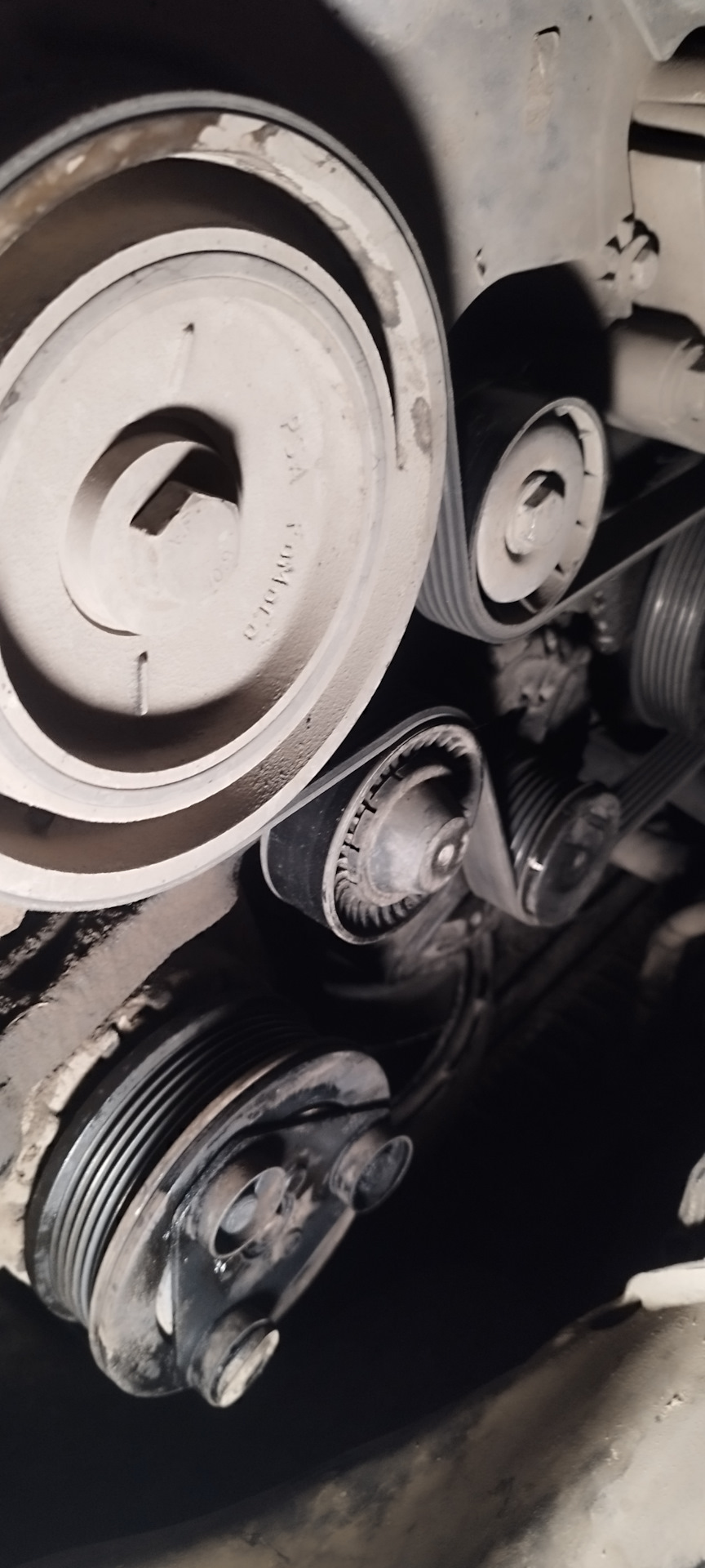 Клин компрессора кондиционера. — Land Rover Freelander 2 (L359), 2,2 л ...