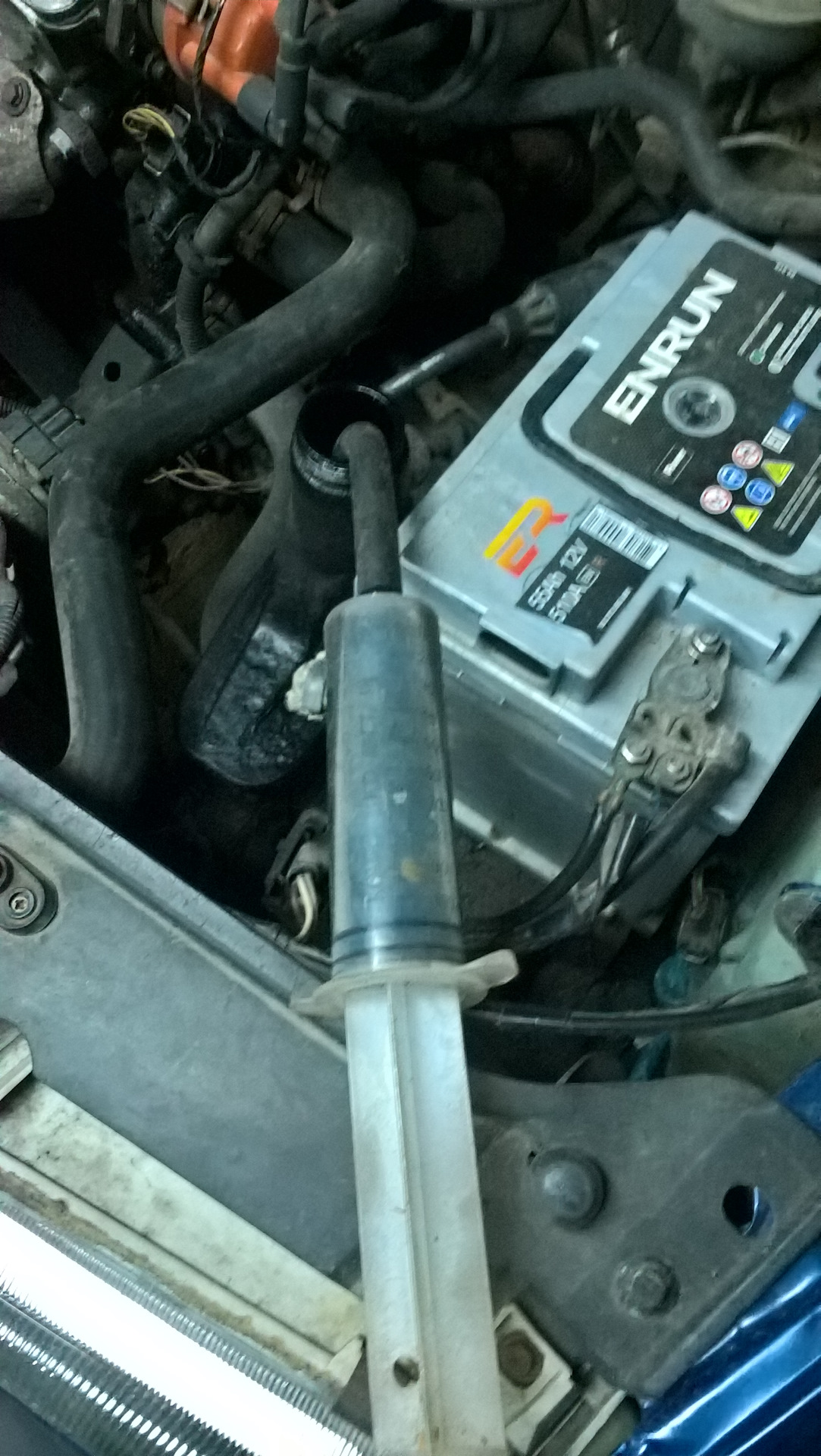 #3. замена бачка гидроусилителя, и жидкости. — Volkswagen Golf Mk3, 1,4 ...