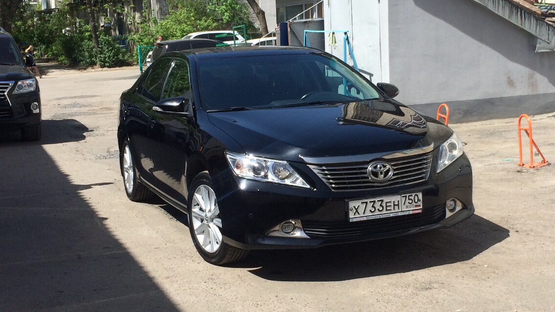 Toyota Camry 2012 чёрная