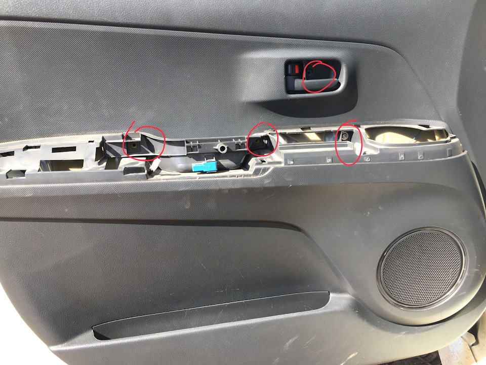 Как снять обшивку дверей тойота ярис Снятие обшивки двери - Toyota bB (QNC20), 1,5 л, 2009 года автозвук DRIVE2