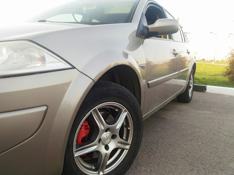 Суппорта в красный и новая антена — Renault Megane II, 1,6 л, 2008 года ...