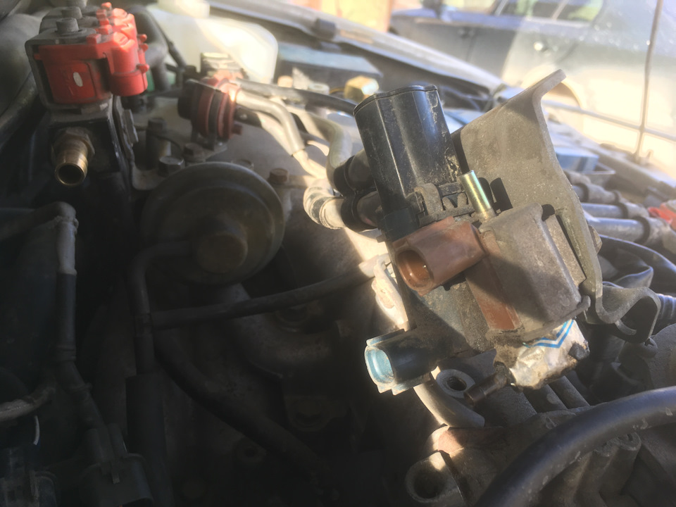 Планку держат всего два болта на 12. — Mitsubishi Montero Sport (1G)