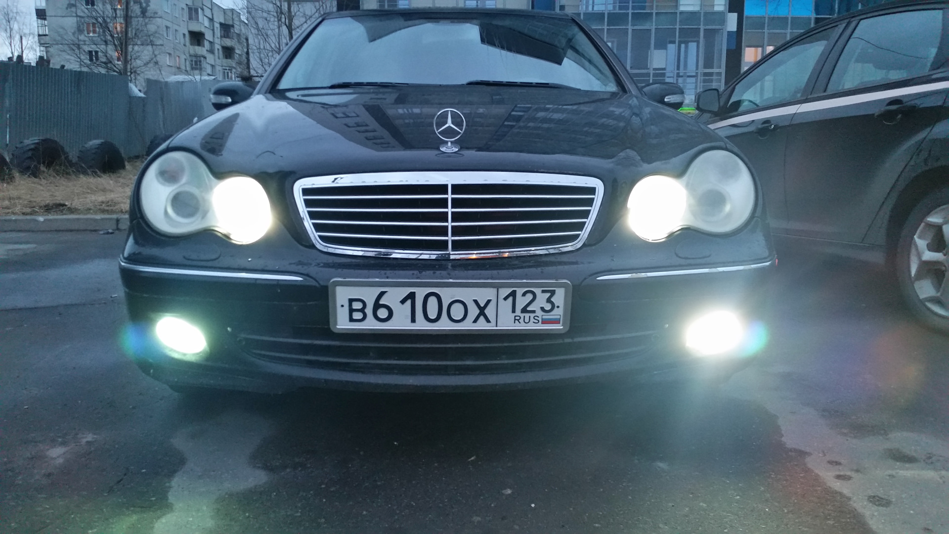 Светодиодные лампочки в габаритные огни. — Mercedes-Benz C-class (W203),  2,6 л, 2004 года | тюнинг | DRIVE2