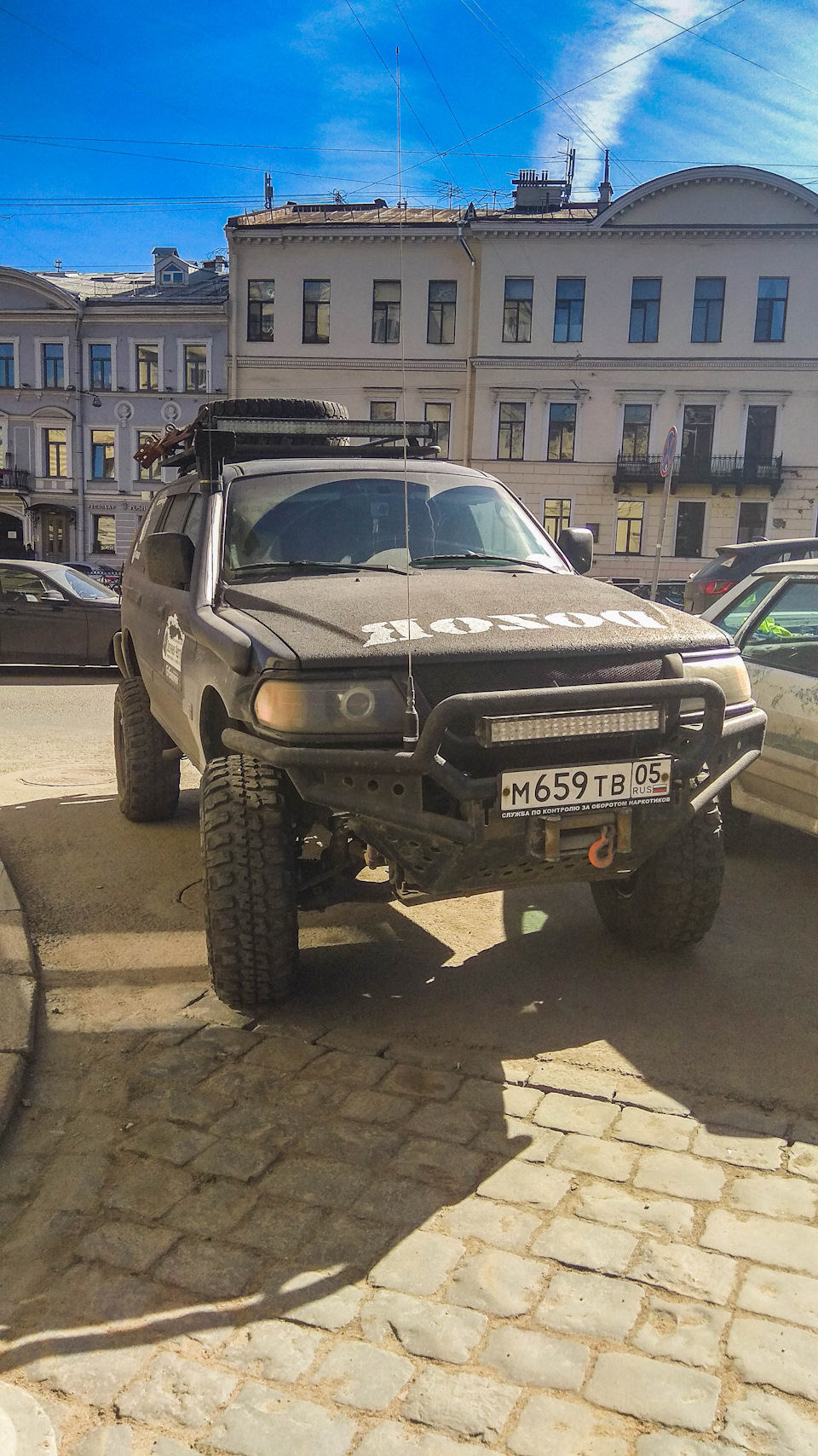 В городе… — Mitsubishi Montero Sport (1G)