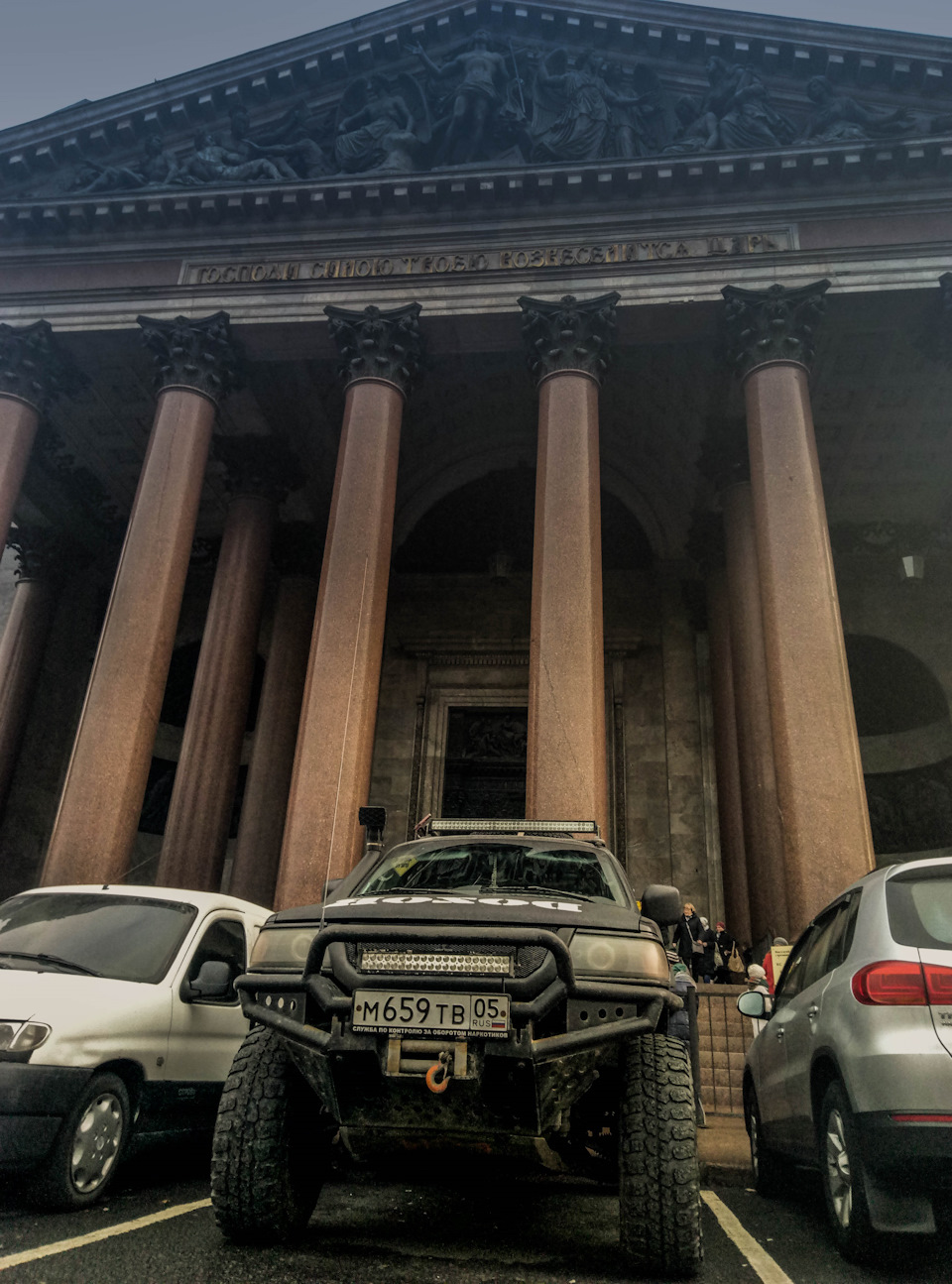 В городе… — Mitsubishi Montero Sport (1G)
