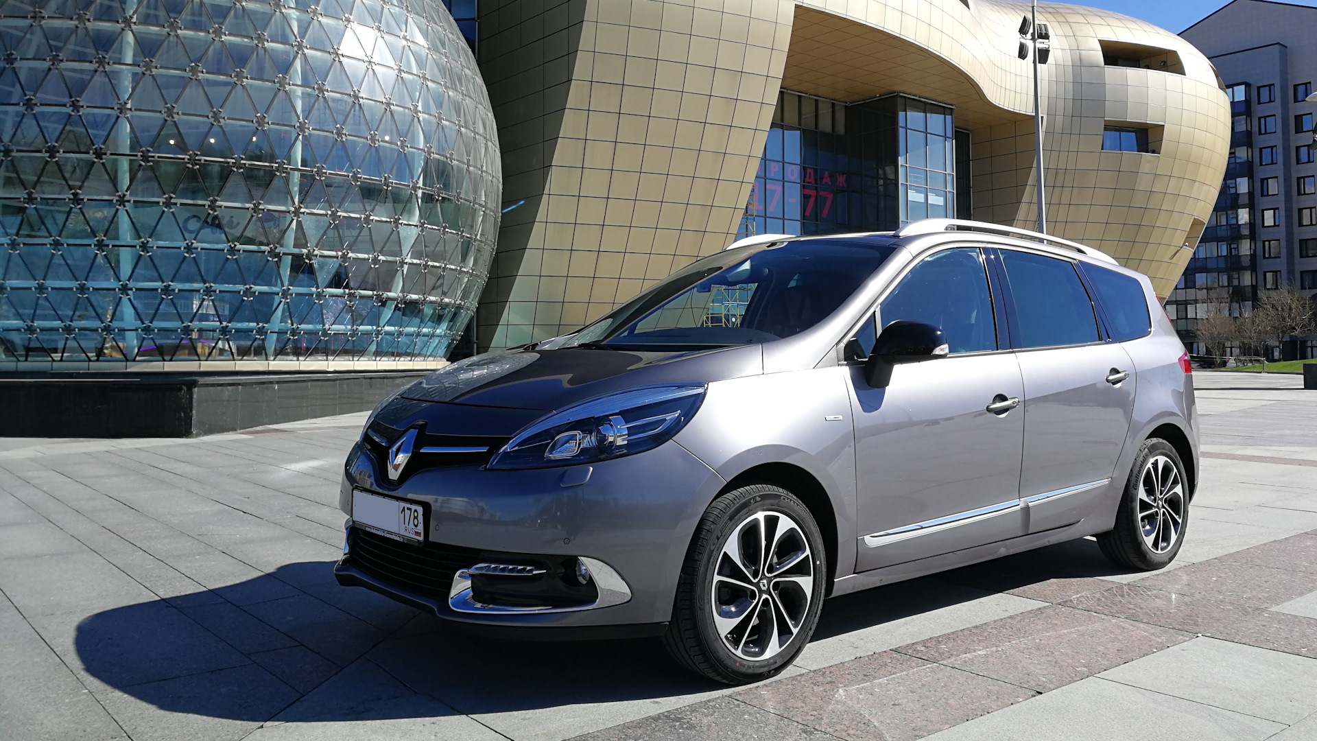 Grand 3 1 2. Renault Grand Scenic 3 Рестайлинг. Минивэн Рено Гранд Сценик. Рено Гранд Сценик 3 фото.