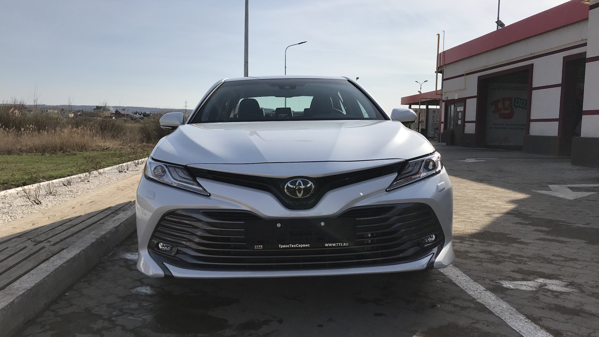 Toyota Camry (XV70) 2.5 бензиновый 2018 | Перламутровая Белоснежка на DRIVE2