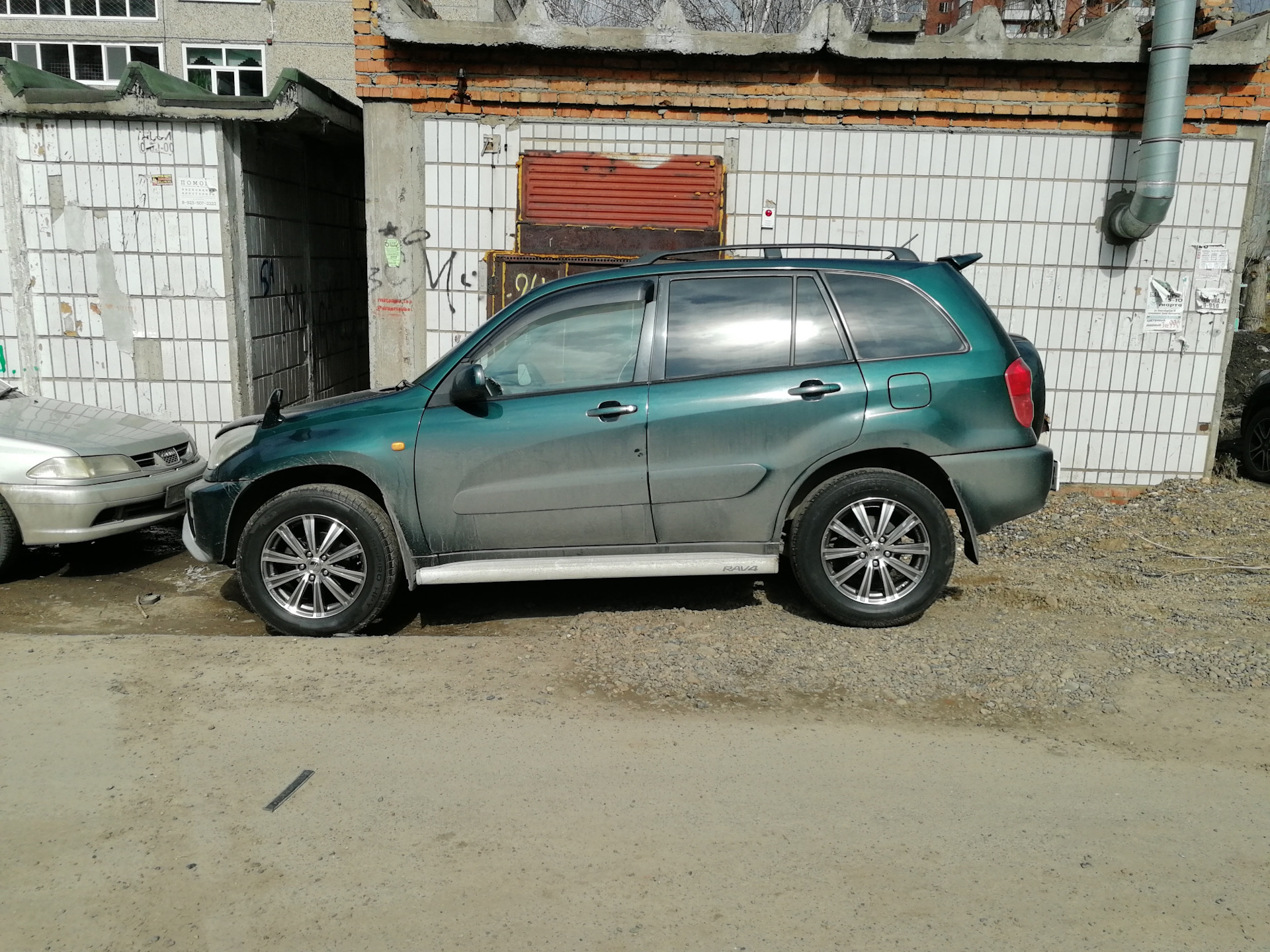 Рав 4 98 года. Тойота рав 4 2002. Toyota rav4 235/65 r17. 235 65 R17 рав 4. Диски Тойота рав 4 2002г.