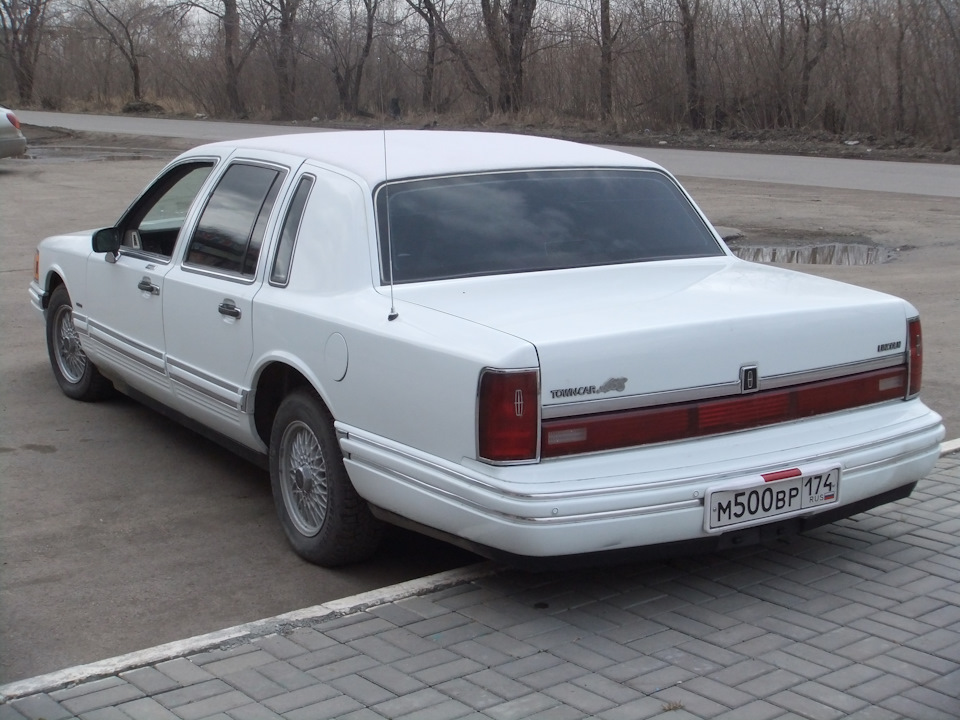 Lincoln town car 1990. Линкольн Таун кар 92 года. Линкольн Таун кар 1992. Lincoln Town car 1992 двигатель.